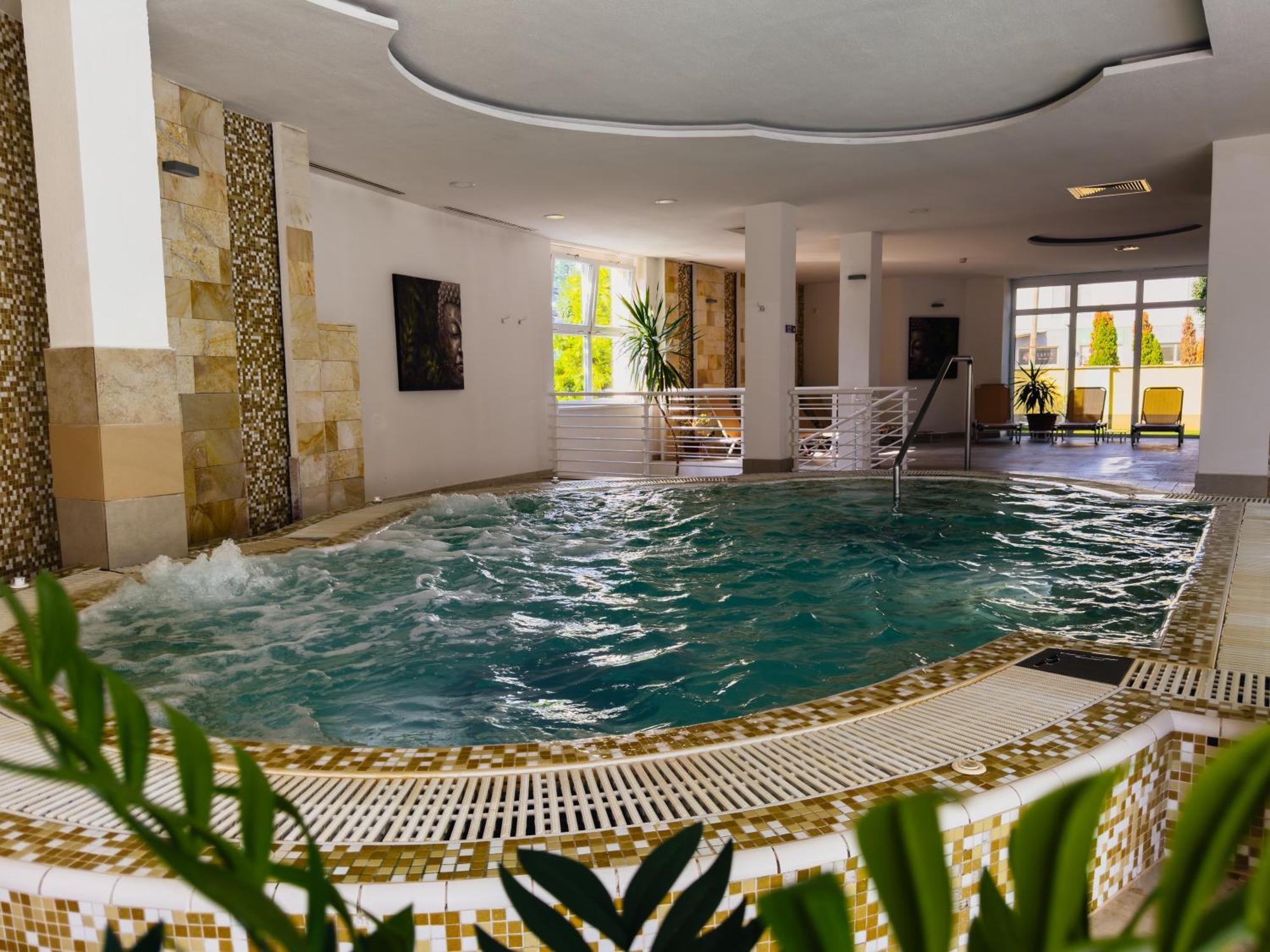 Hotel Aurora Miskolc Ngoại thất bức ảnh