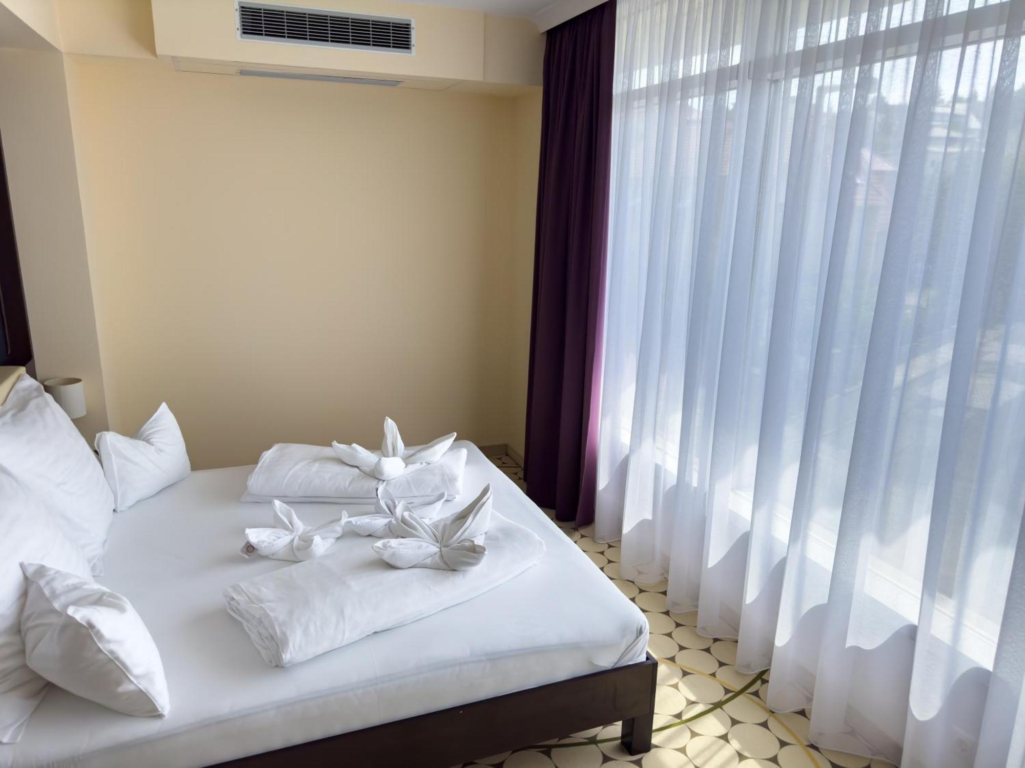 Hotel Aurora Miskolc Ngoại thất bức ảnh