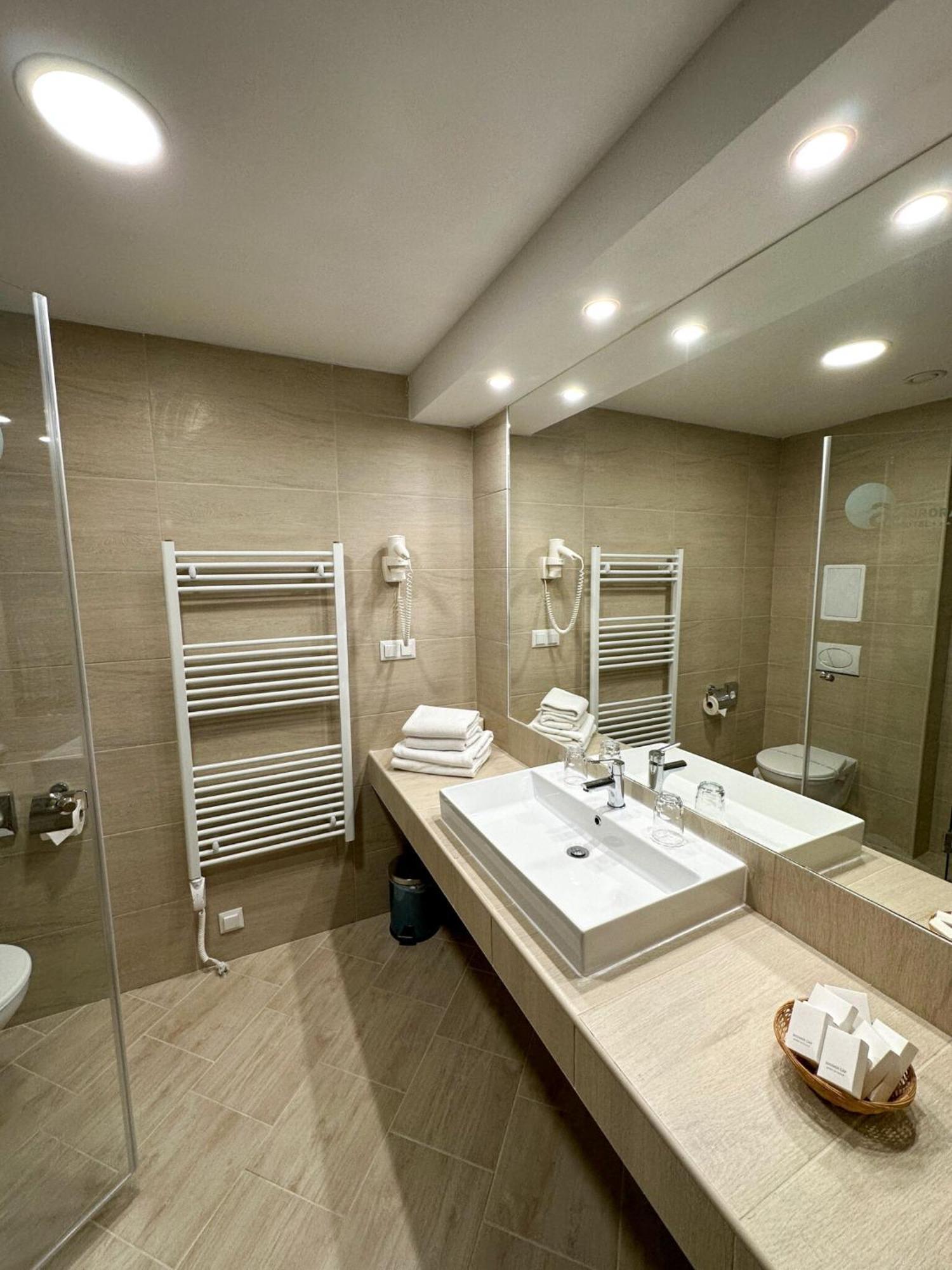 Hotel Aurora Miskolc Ngoại thất bức ảnh