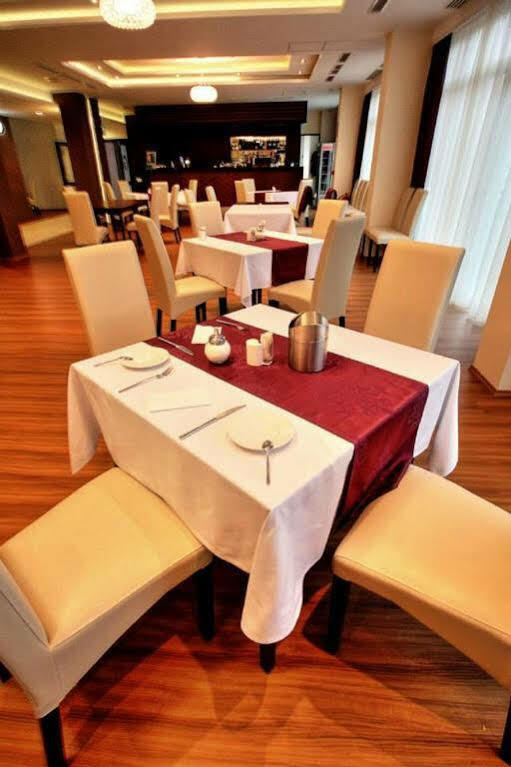 Hotel Aurora Miskolc Ngoại thất bức ảnh